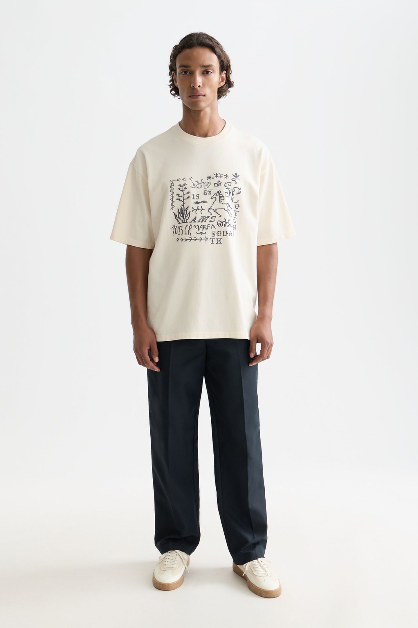 CROSS-STITCHED FRONT ARTWORK LOOSE-FIT T-SHIRT LIGHT BEIGE 3
