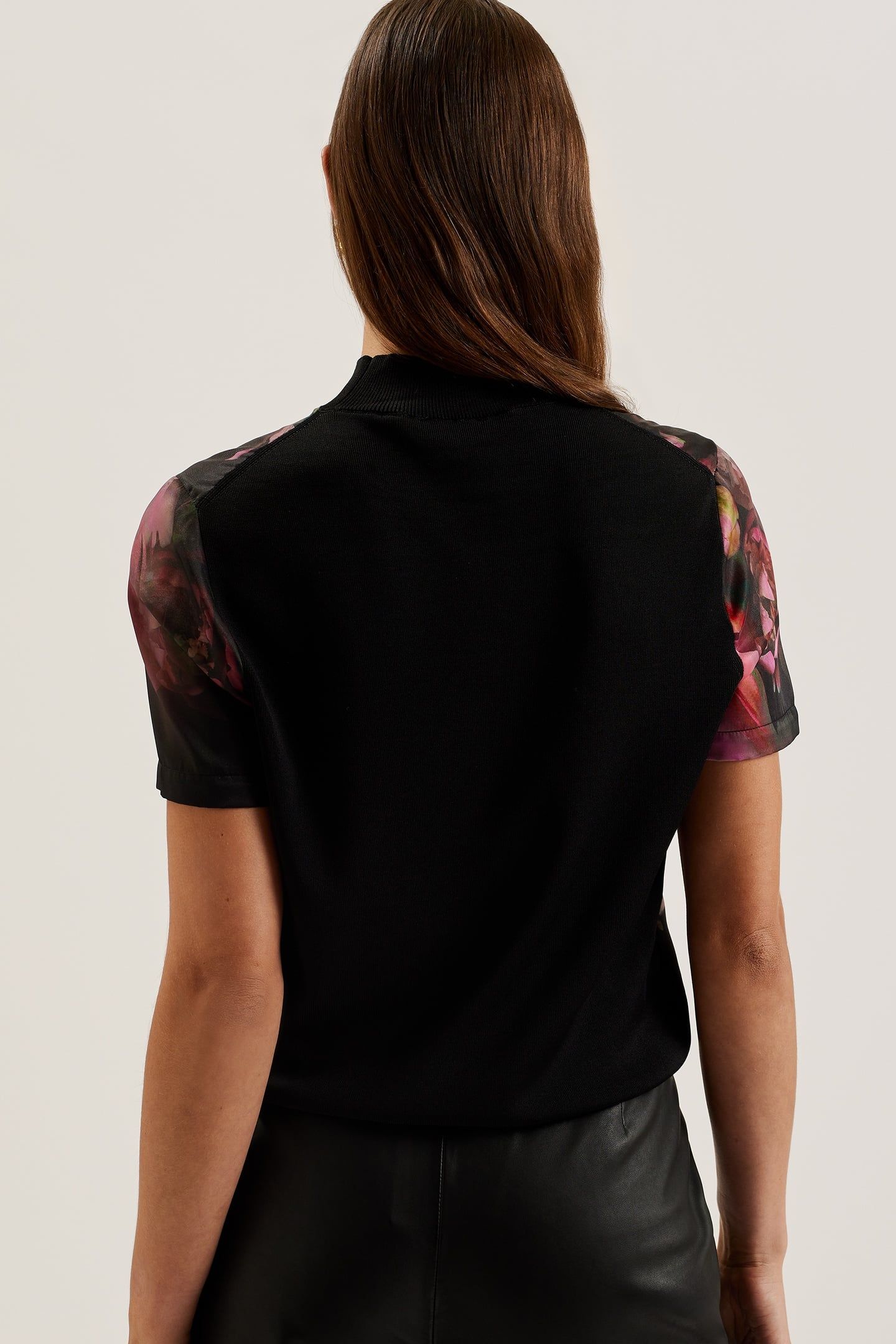 ASTHAA PRINTED WOVEN FRONT SHORT SLEEVE BLACK 2