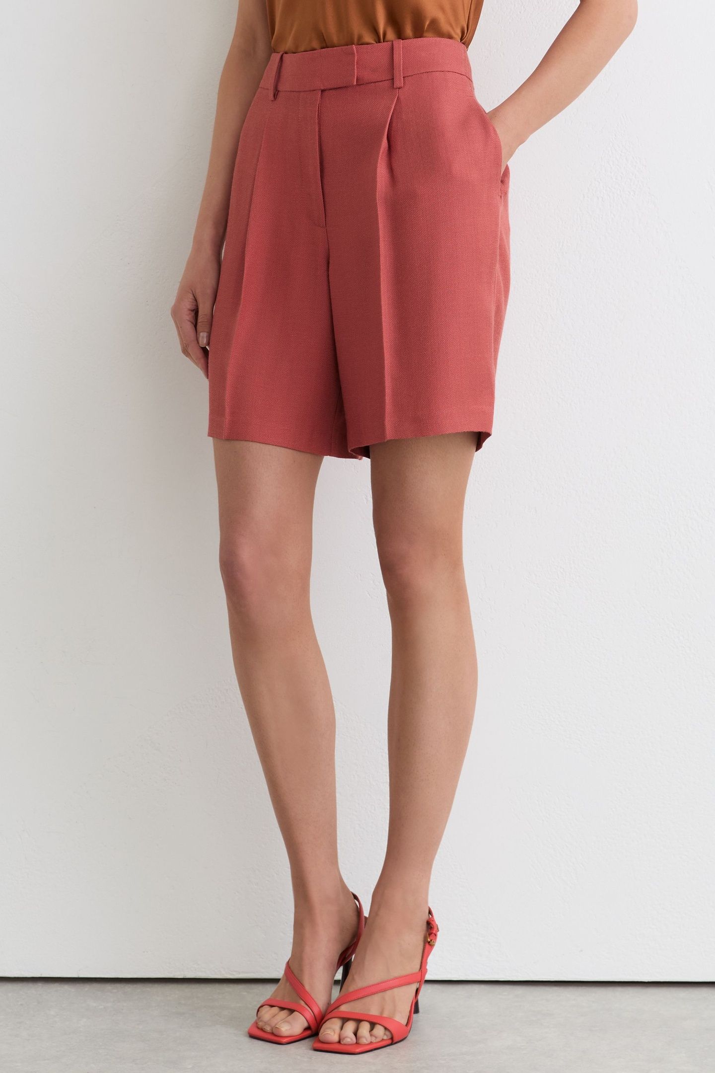 TAILORED BERMUDA SHORT BURNT RED 1