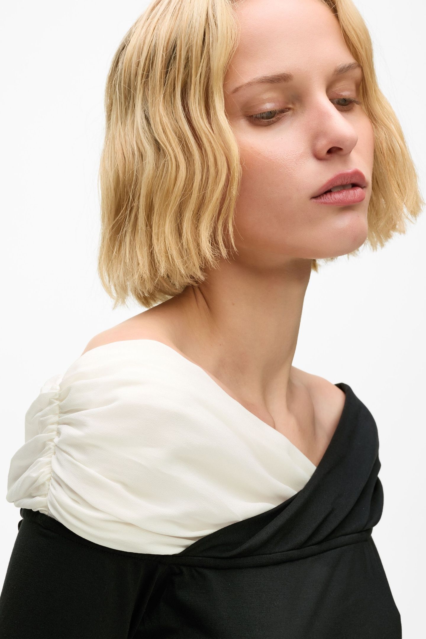 BW ELEGANT LSLV TOP WHITE/BLACK 6