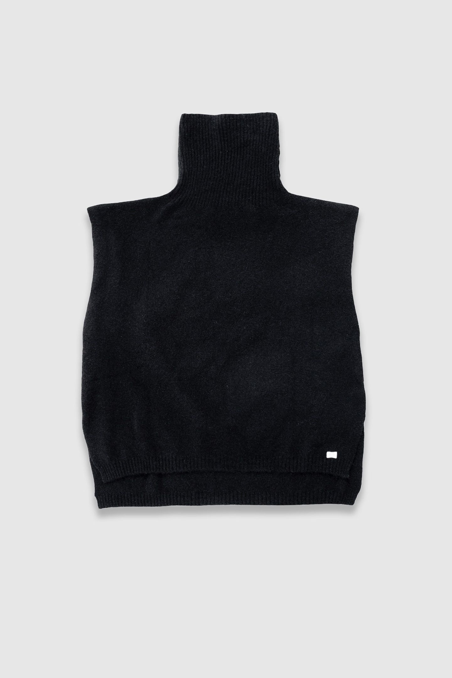 BLACK SLOGAN JACQUARD KNIT PONCHO 1