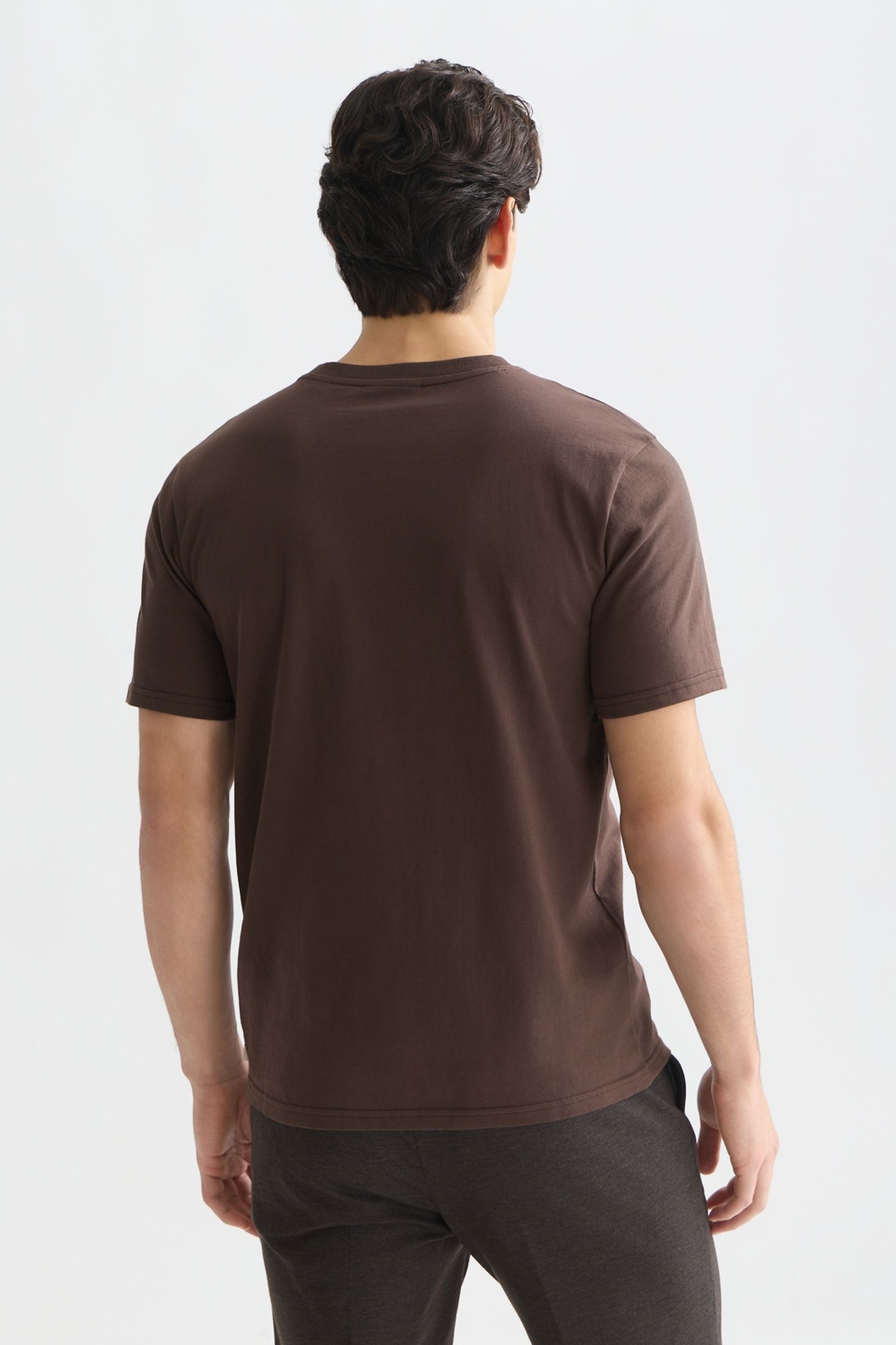 LEFT CHEST ARTWORK REGULAR-FIT T-SHIRT DARK BROWN 2