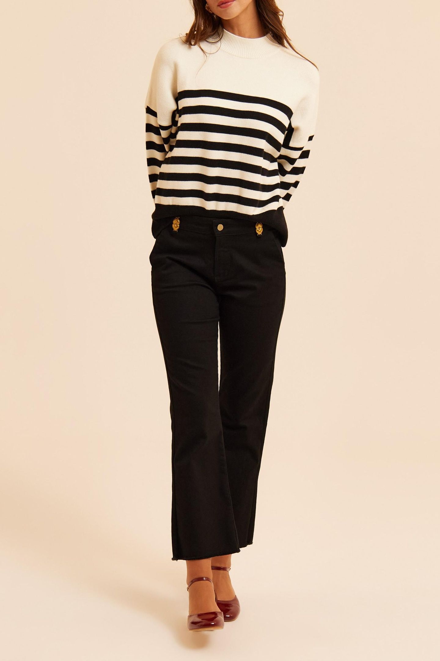 BLACK CROPPED FLARED JEANS JESSICA 2