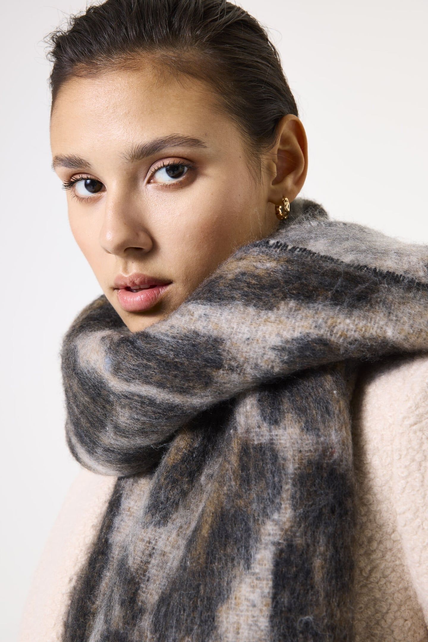 LADIES SCARF ALMOND 6