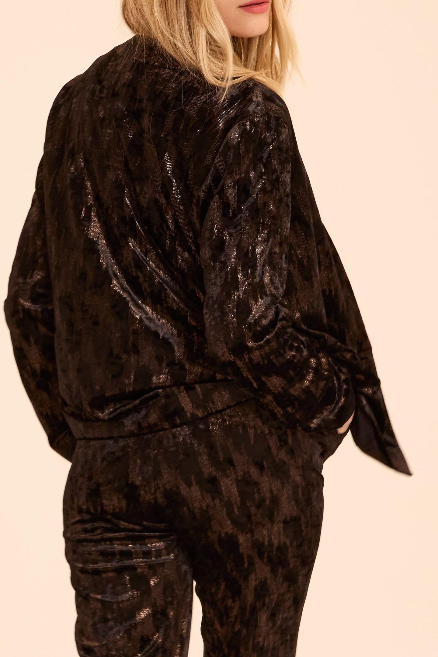 BLACK VELVET SUIT JACKET WITH TACHIST MOTIF 2