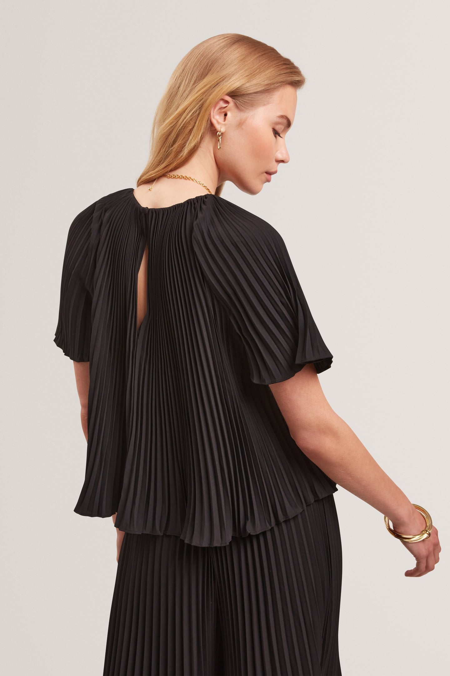 AGARA PLEATED SHORT SLEEVE BLOUSE BLACK 2