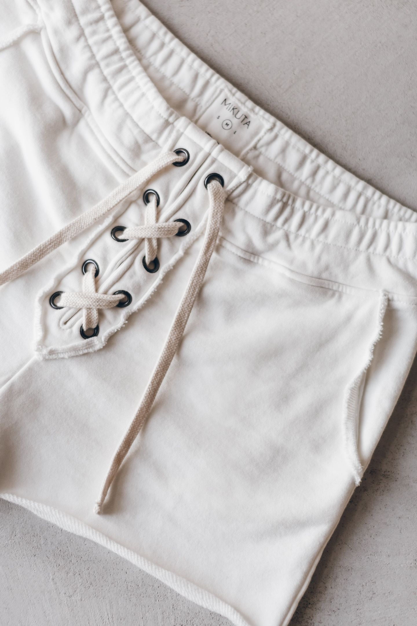 THE ECRU SHORTS 3