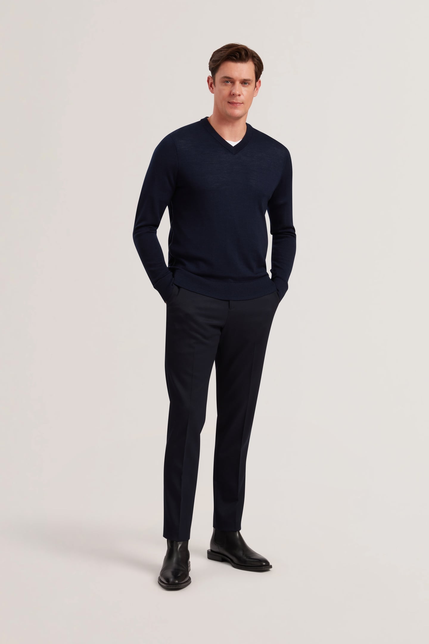 LAMBEH LS MERINO CORE V NECK NAVY 3