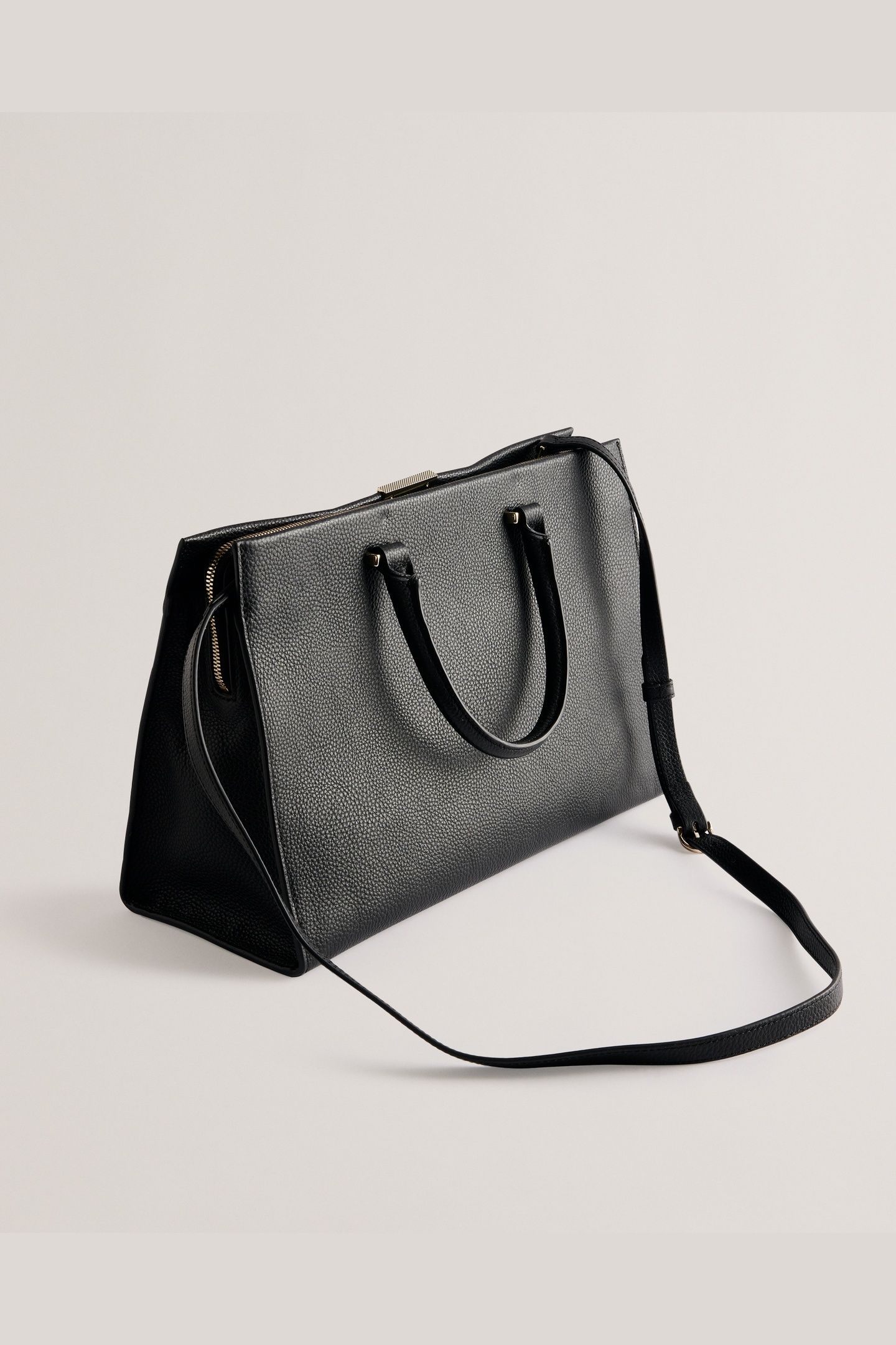 BAR DETAIL MEDIUM TOTE BAG BLACK 2