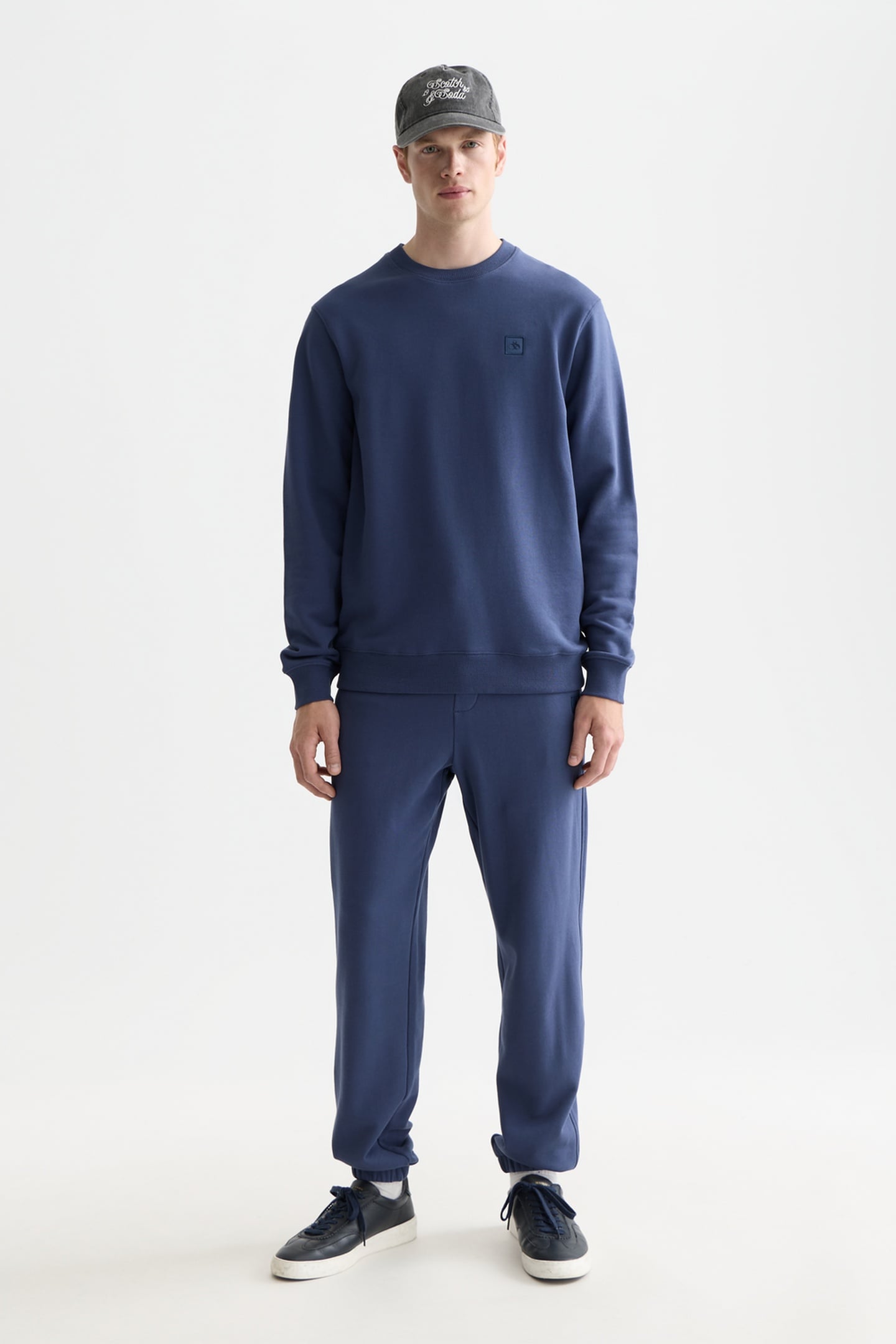 SEASONAL CORE LOGO BADGE REGULAR-FIT SWEATSHIRT NAVY 3