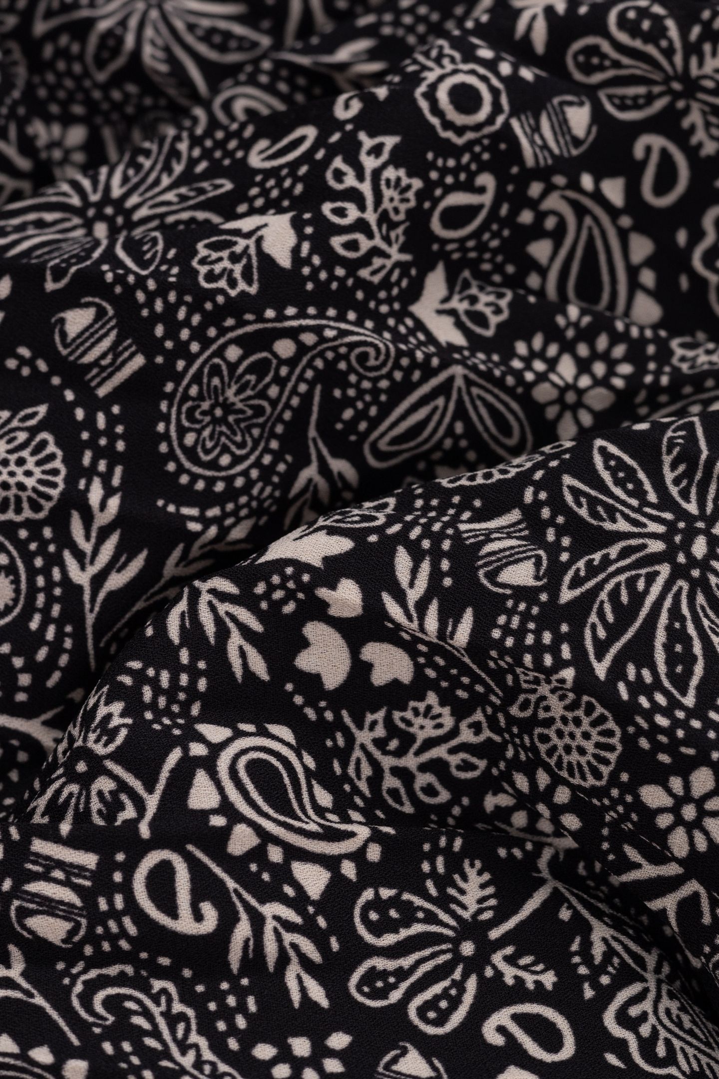 BLACK PAISLEY PRINT DRESS WITH PLEATED BACK 7