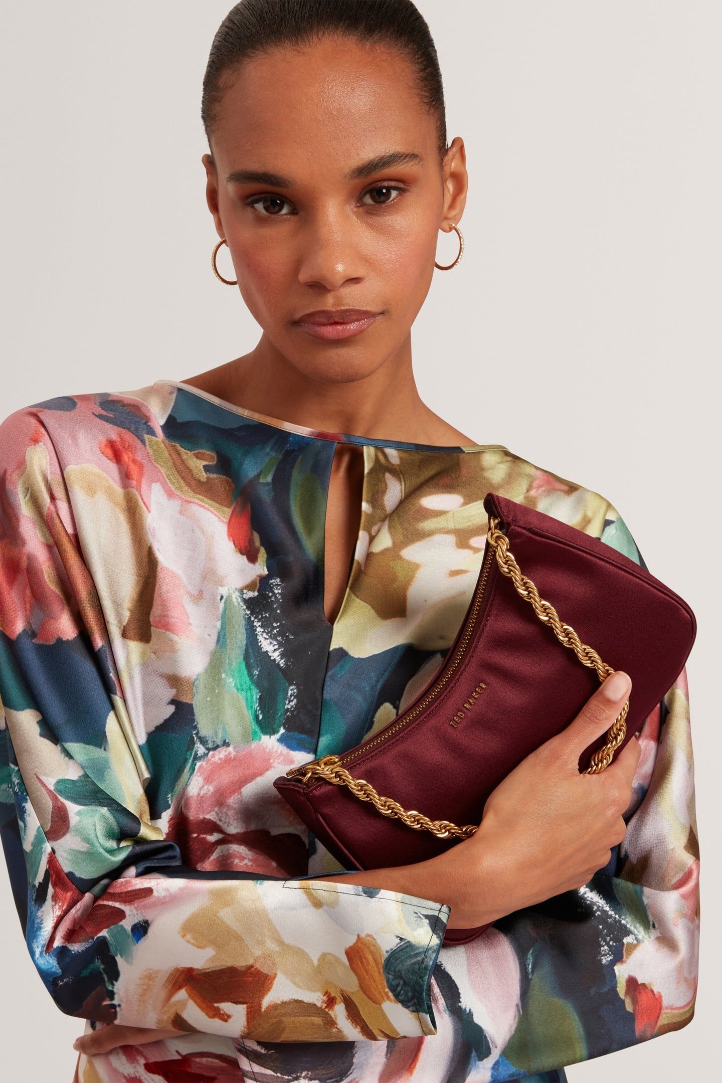 CHAIN DETAIL SATIN SHOULDER BAG WINE 5
