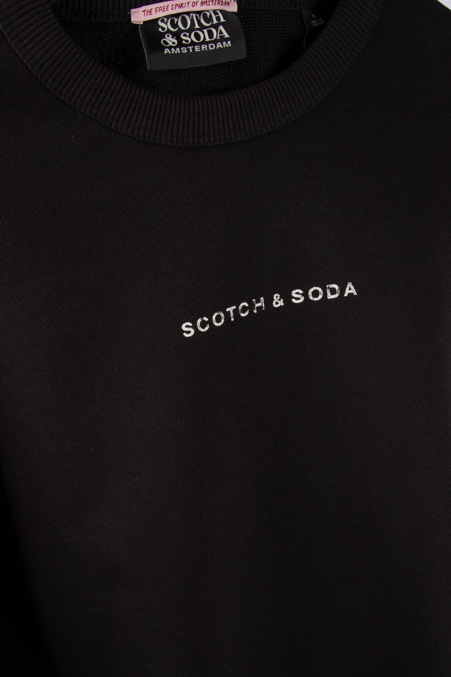 CHEST ARTWORK SWEATSHIRT BLACK 4