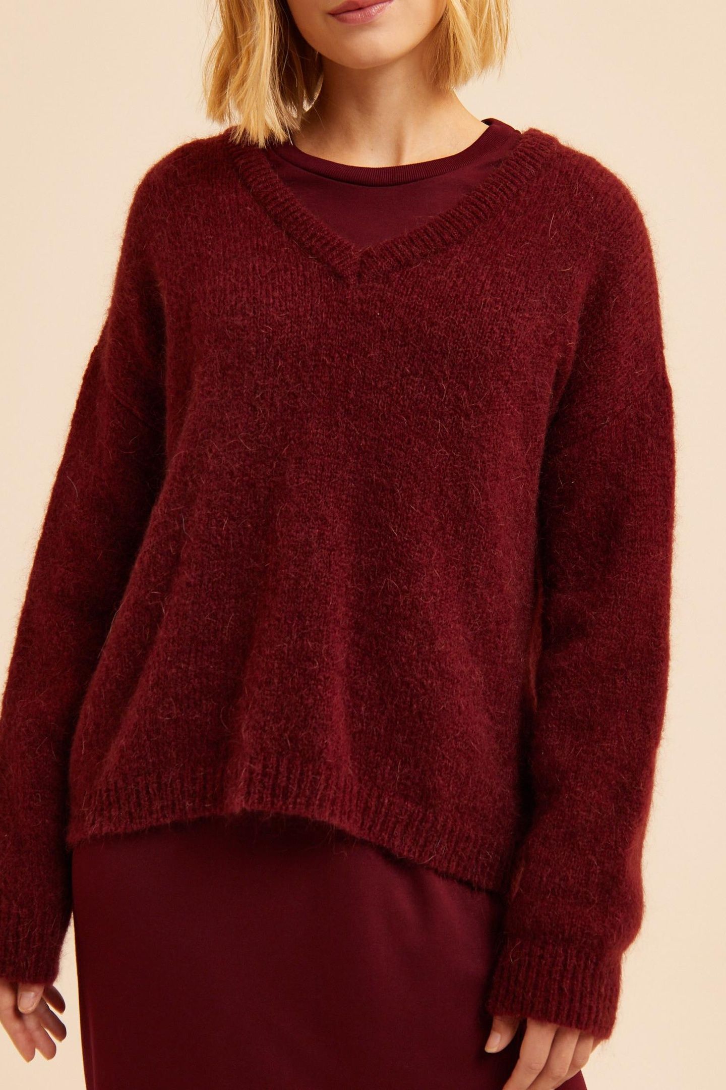 BURGUNDY KNIT V-NECK SWEATER MARINE 1