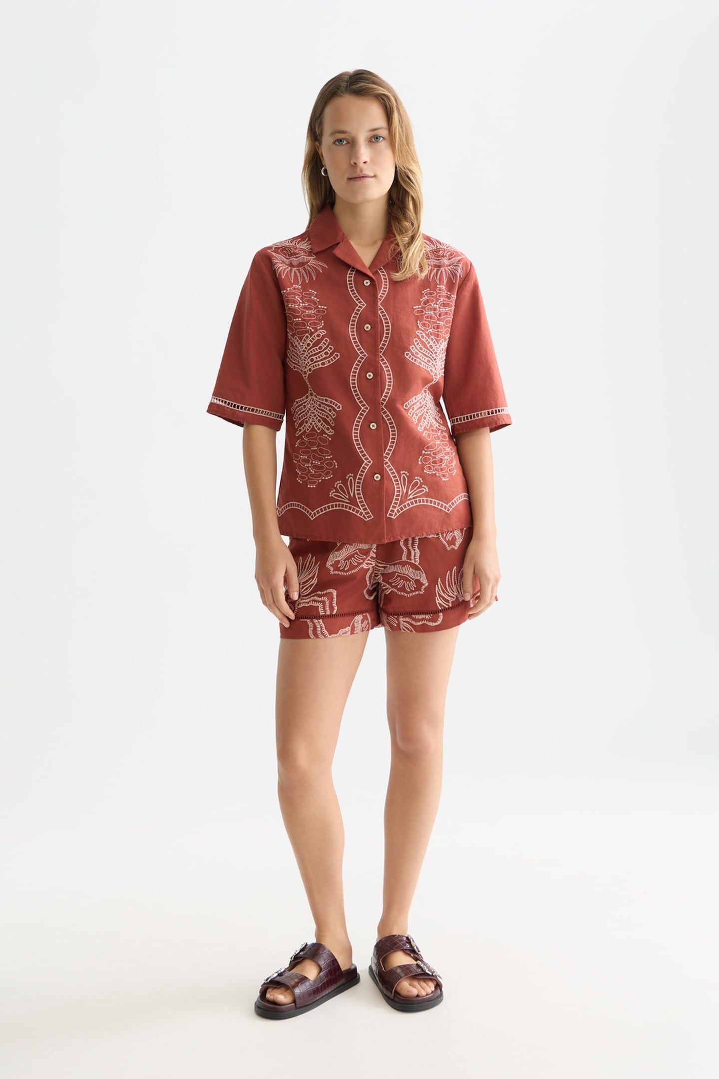 EMBROIDERED LINEN BLEND SHORTS BURNT HENNA 3