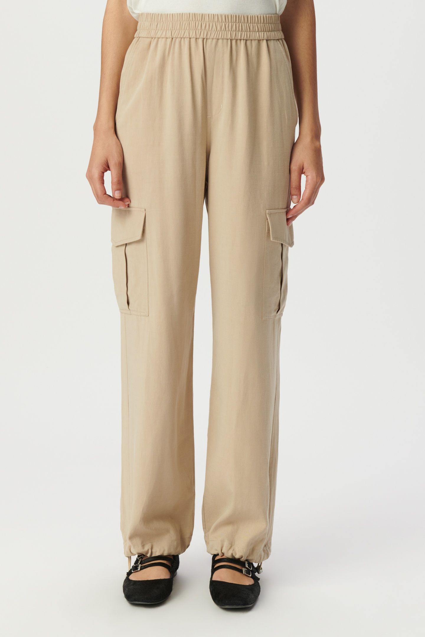 BEIGE CARGO-STYLE FLOWING JOGGERS 1