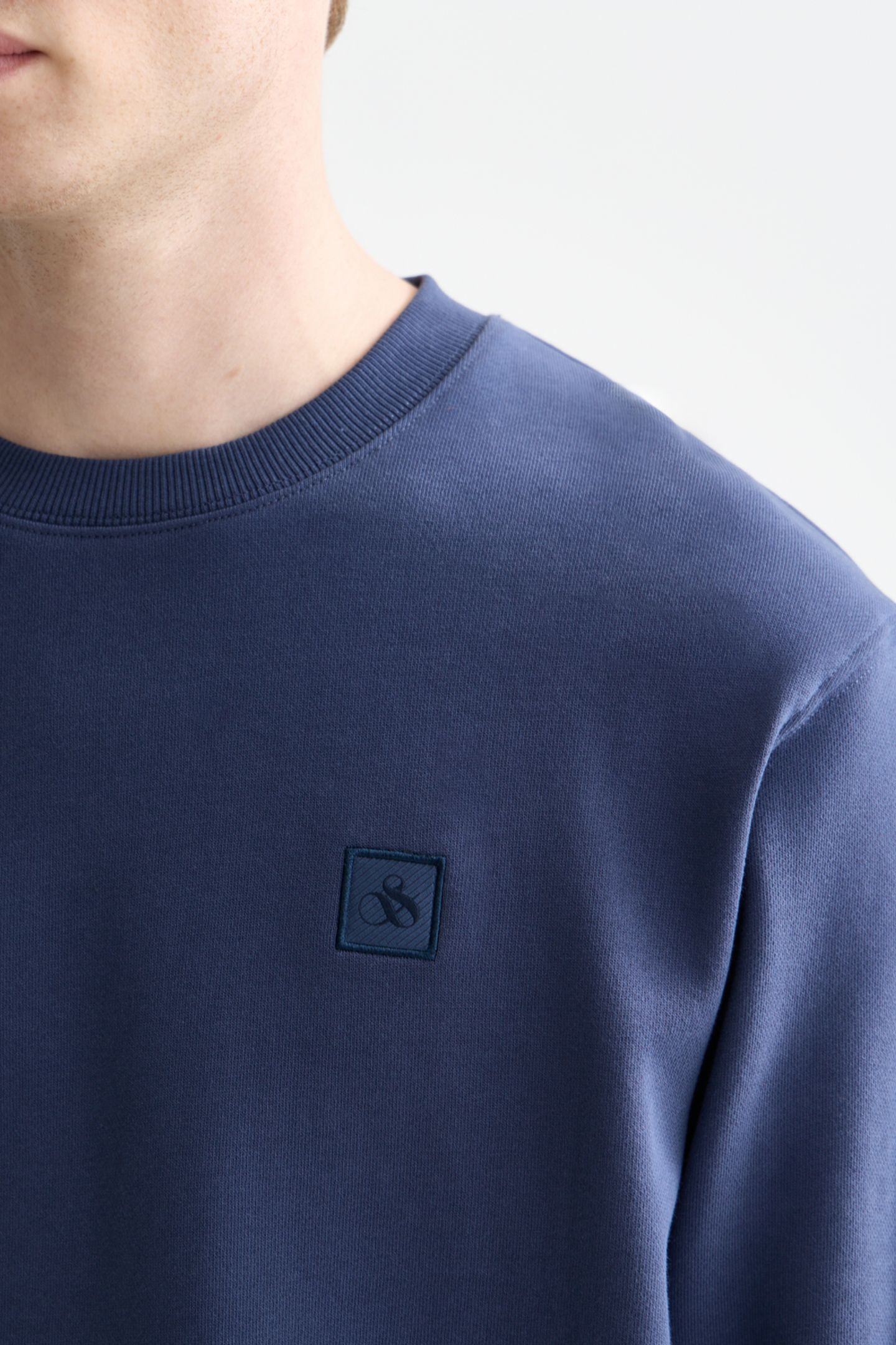 SEASONAL CORE LOGO BADGE REGULAR-FIT SWEATSHIRT NAVY 6