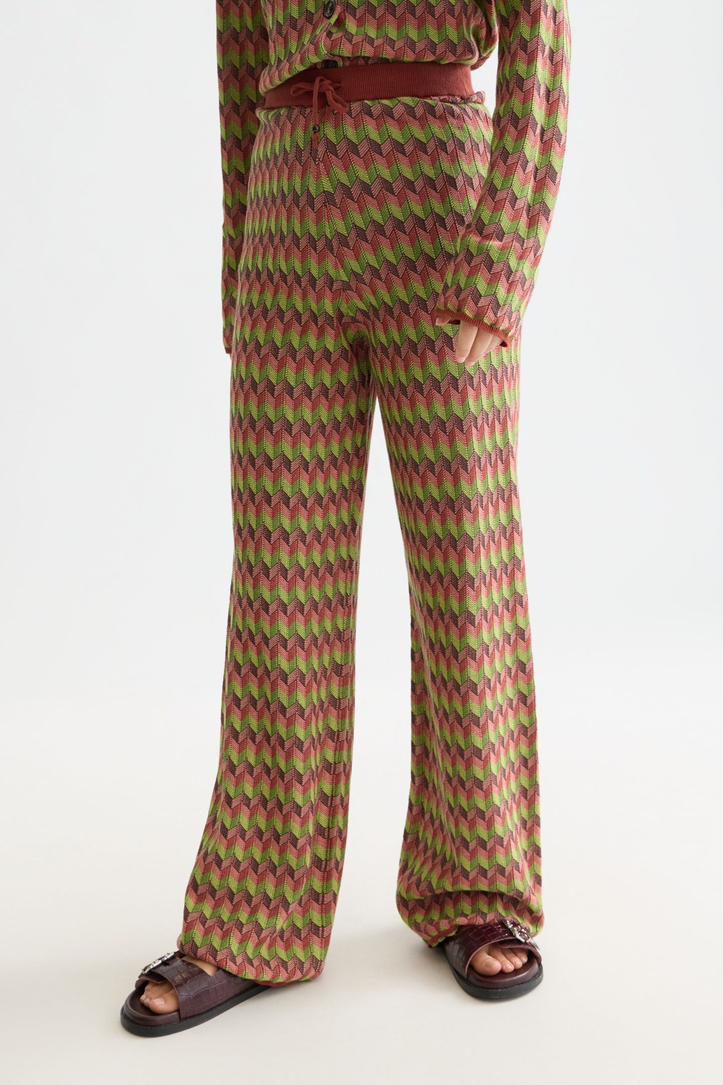 CHEVRON KNITTED TROUSERS BURNT HENNA 1