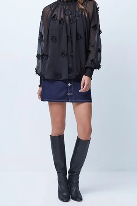 AZIZA LACE APPLQD FLRL SHR TOP BLACK 3