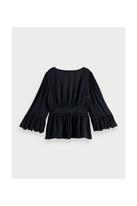 DRAPEY TOP WITH SCALLOPED EDGES NIGHT 2