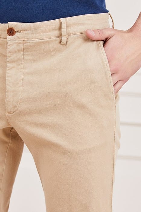 MARCIANO BY GUESS EASY CHINO PANT MOUNTAIN HONEY 4