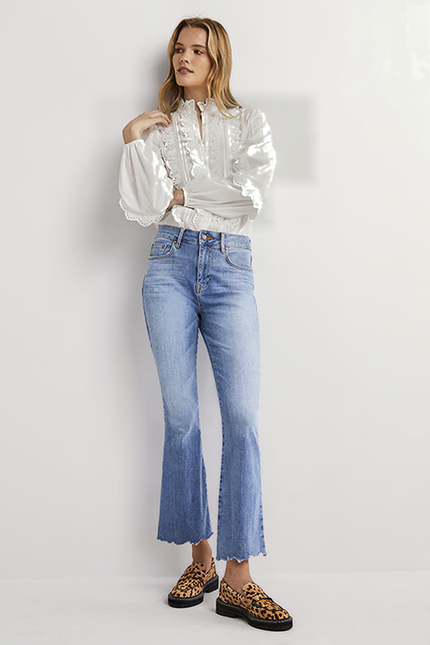 FITTED CROPPED FLARE JEANS DEN 3