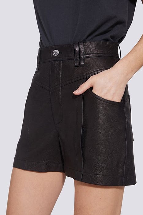 PYRAGY SHORT IN BLACK 4