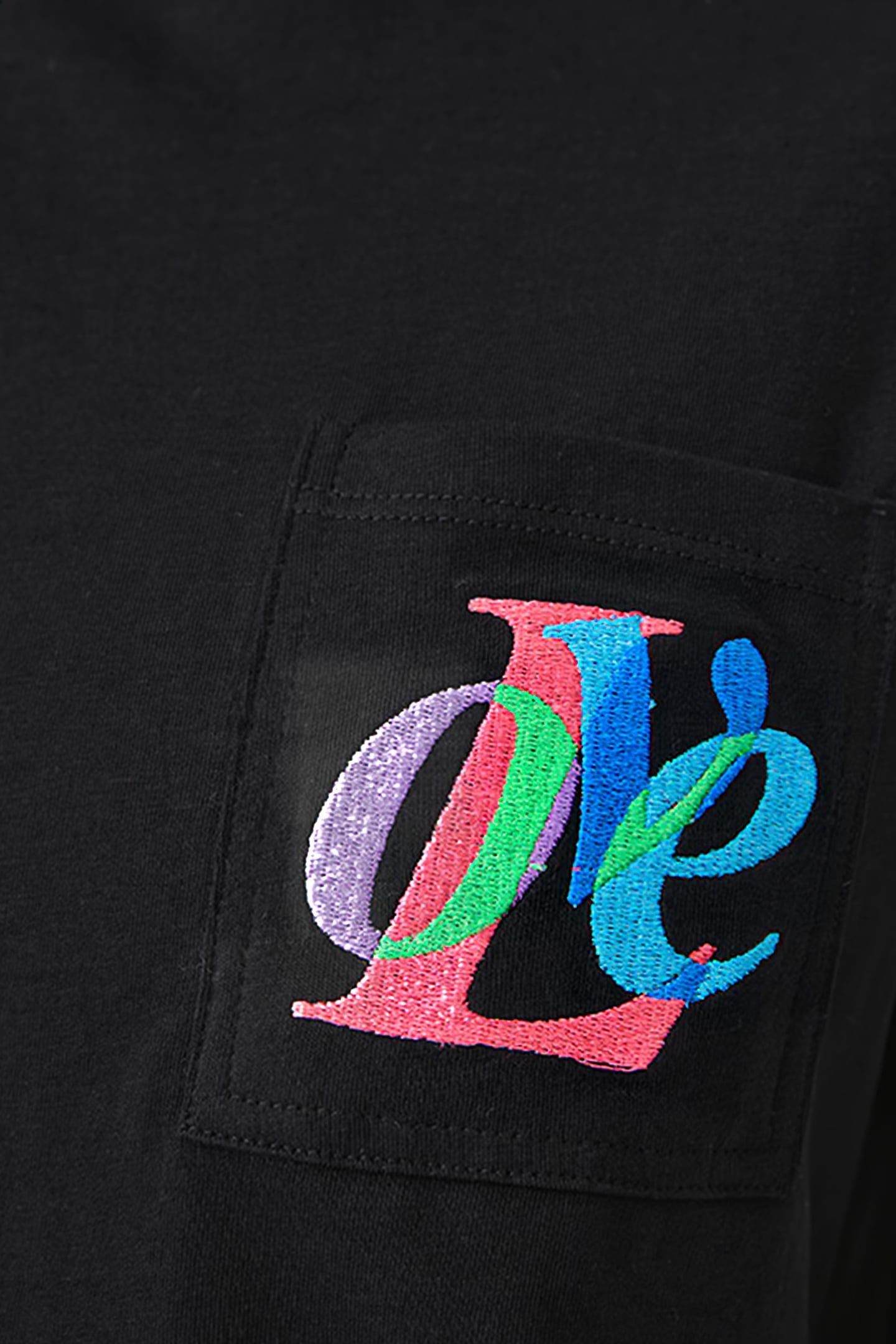 LOVE EMB POCKET TEE BLACK 4