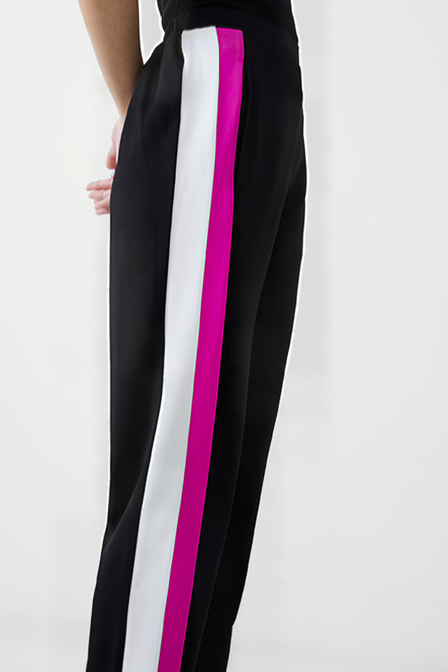 CREPE TAPERED PANEL JOGGER BLACK/WILDROSA/WHITE 4