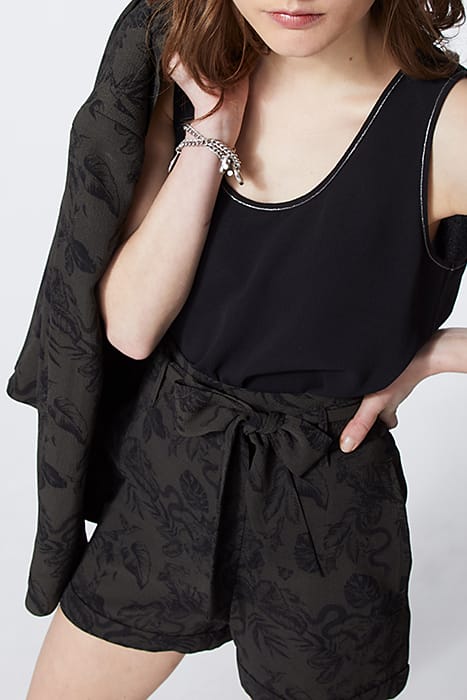 BLACK CRÊPE TOP, METALLIC COLLAR 7