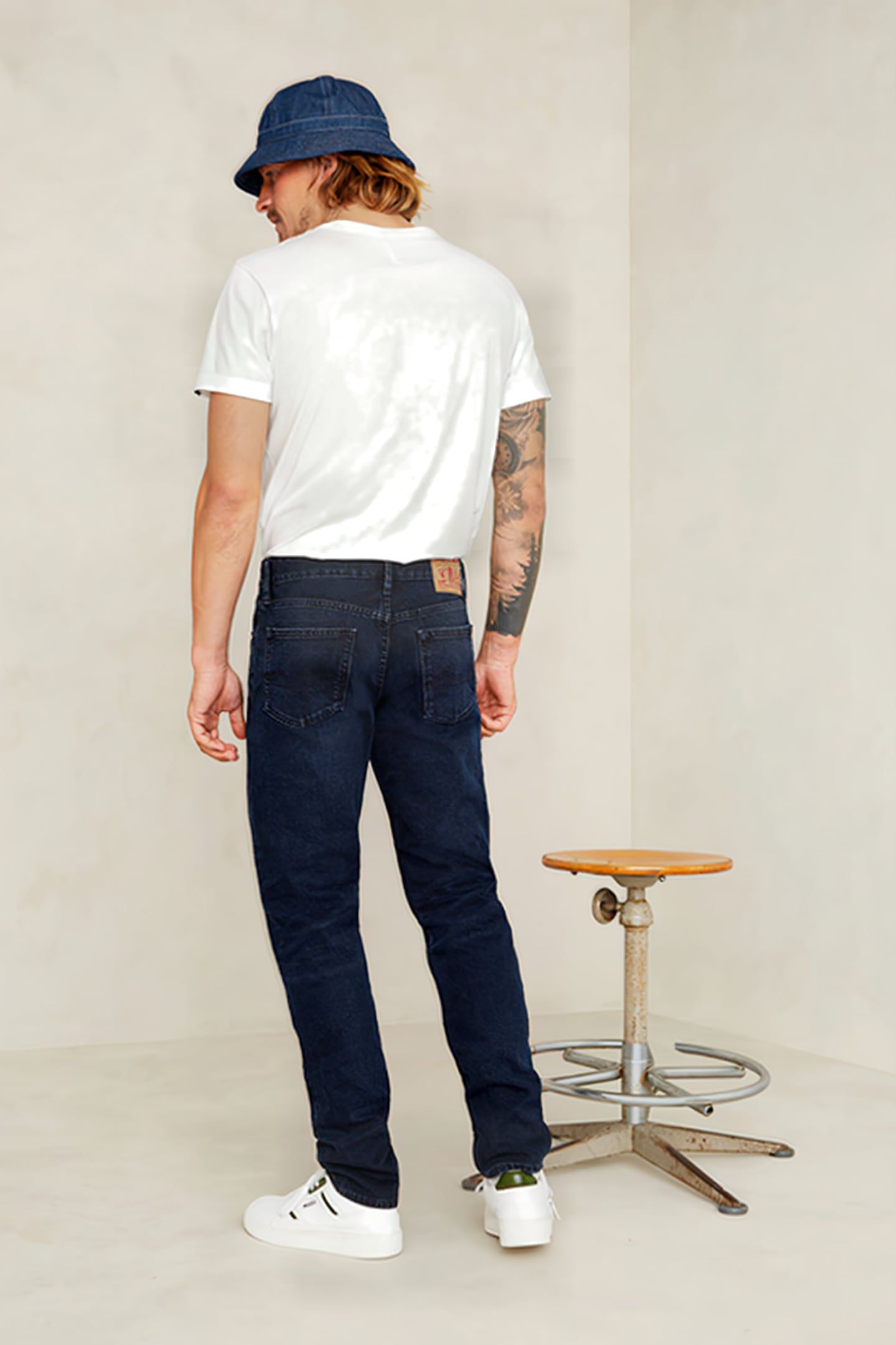 JERRICK HOLO BLUE BLACK WORN 2