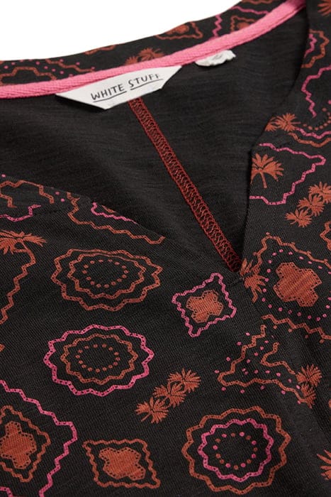 NELLY TEE BLACK PRINTED 3