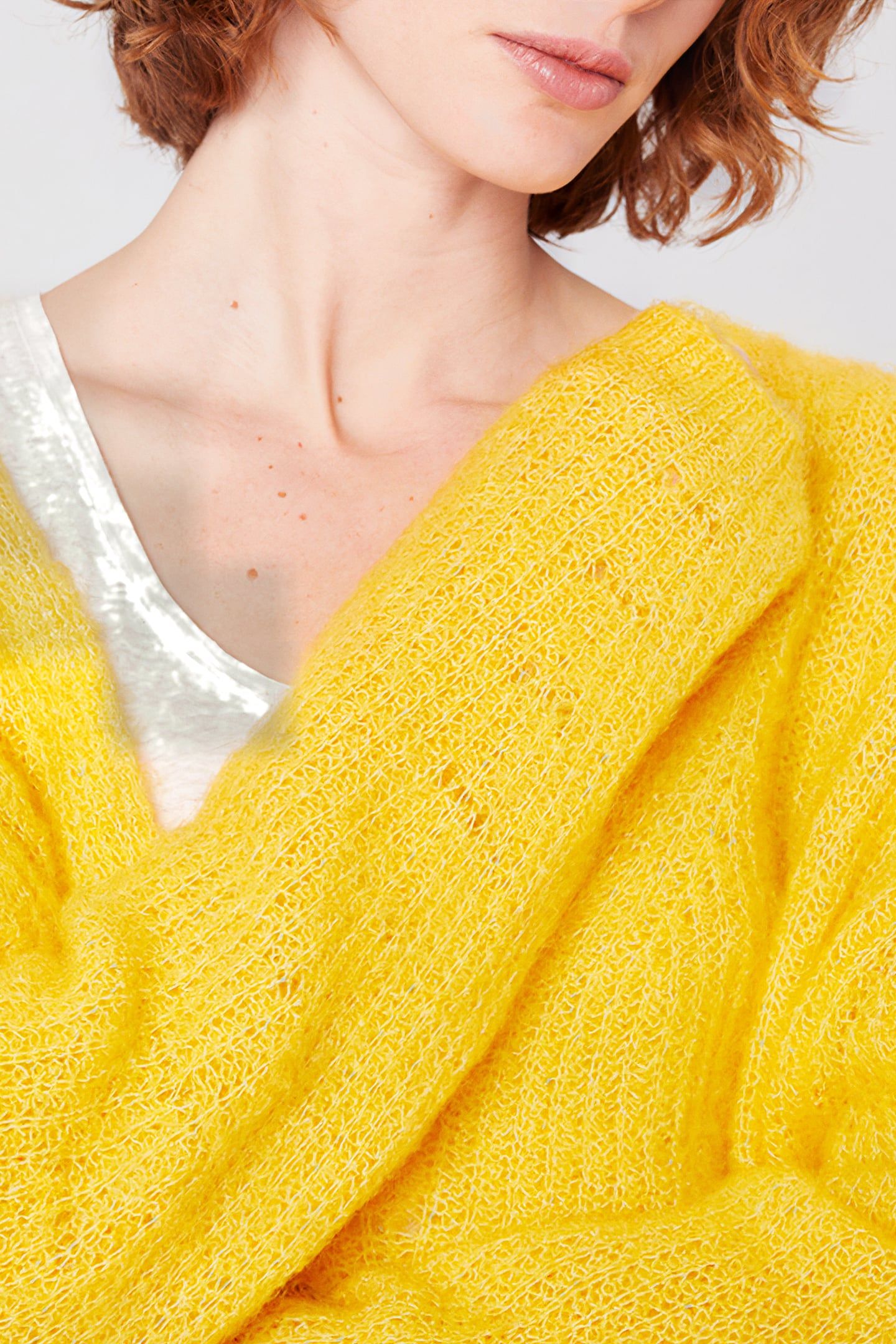 V COLLAR MID-LENGTH LOOSE SWEATER BOUTON D OR 5