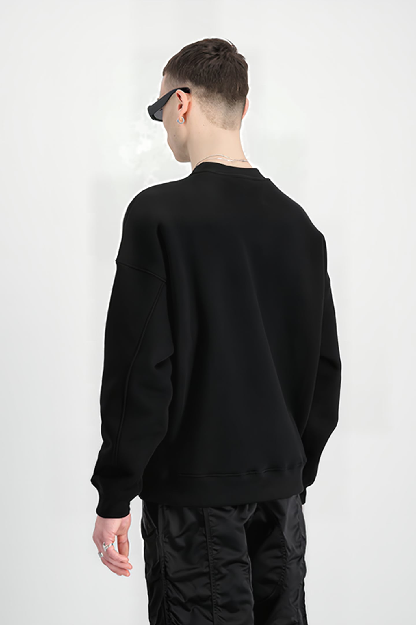 CREWNECK UV BLACK 2
