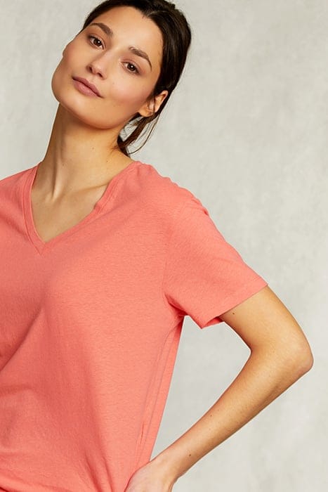 RED V-NECK T-SHIRT 5