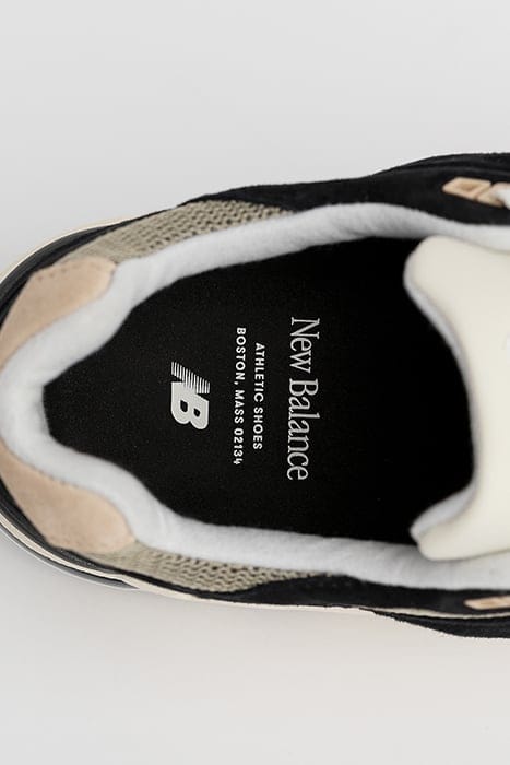 M990TE2 MADE IN USA SNEAKERS IN BLACK 9