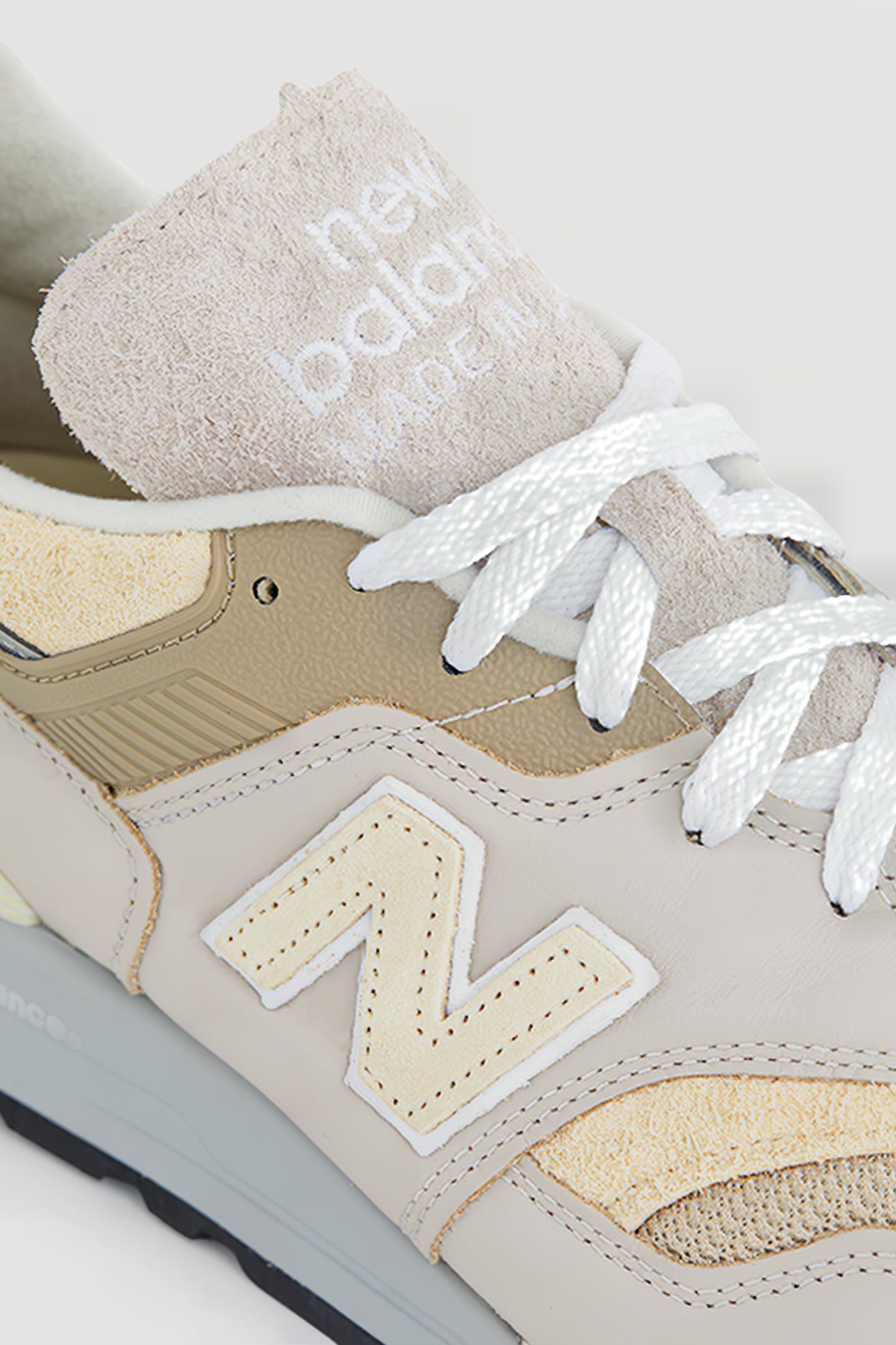 U997GG MADE IN USA SNEAKERS IN MOONROCK 7