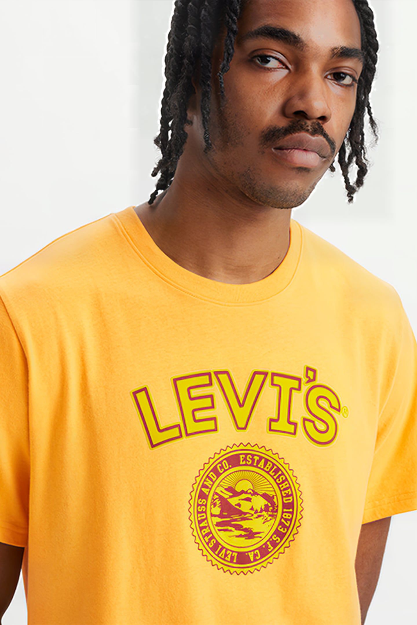 SS RELAXED FIT TEE VARSITY LOGO PATCH AU 5