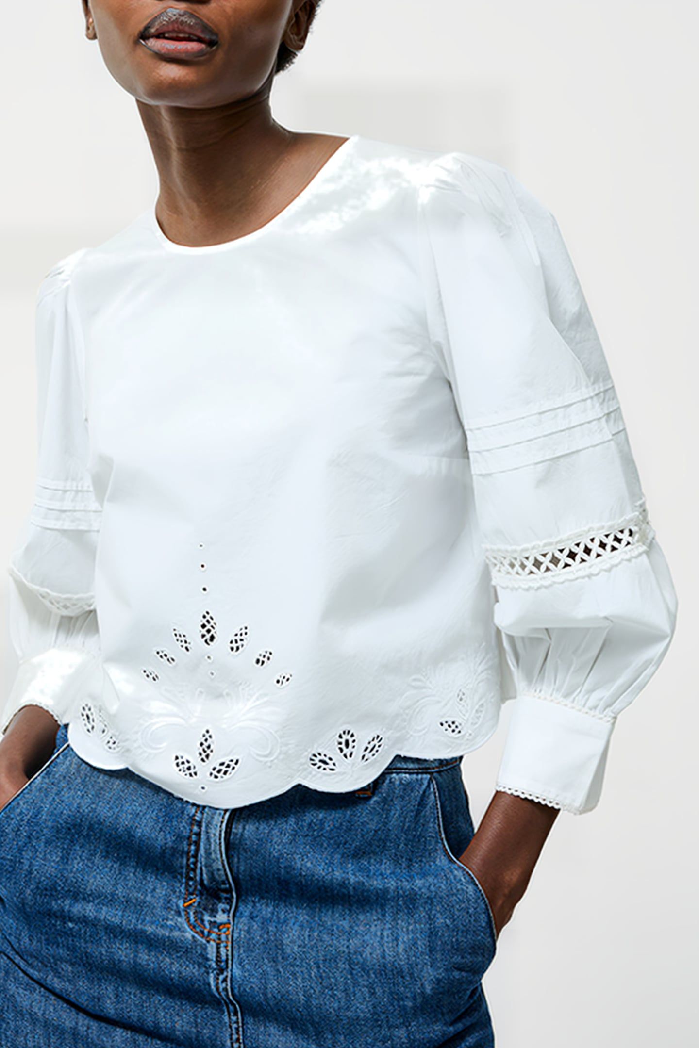 BRODERIE BORDER TOP LINEN WHITE 1