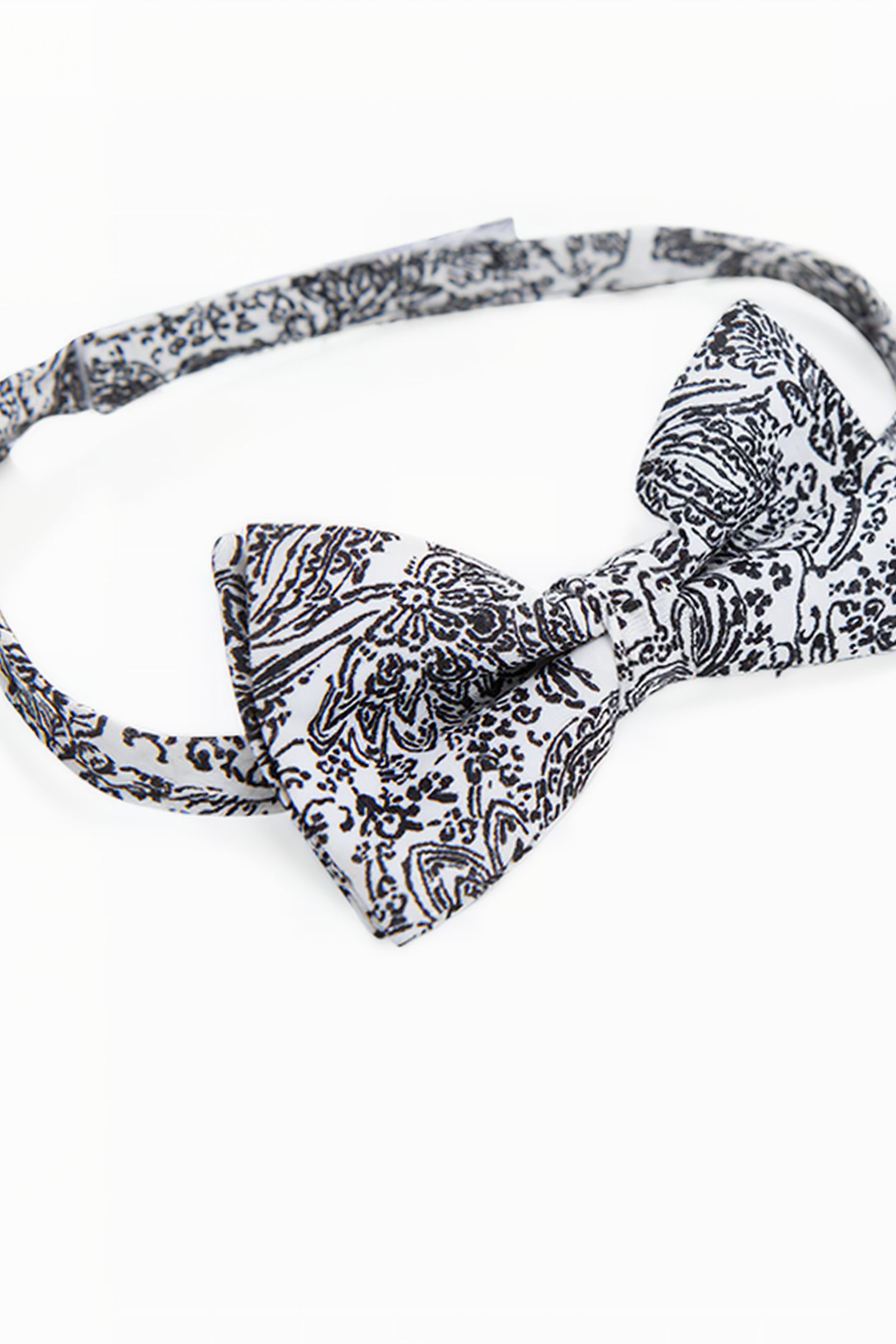 BOYS’ BOW TIE WITH BLACK ETHNIC PRINT 2