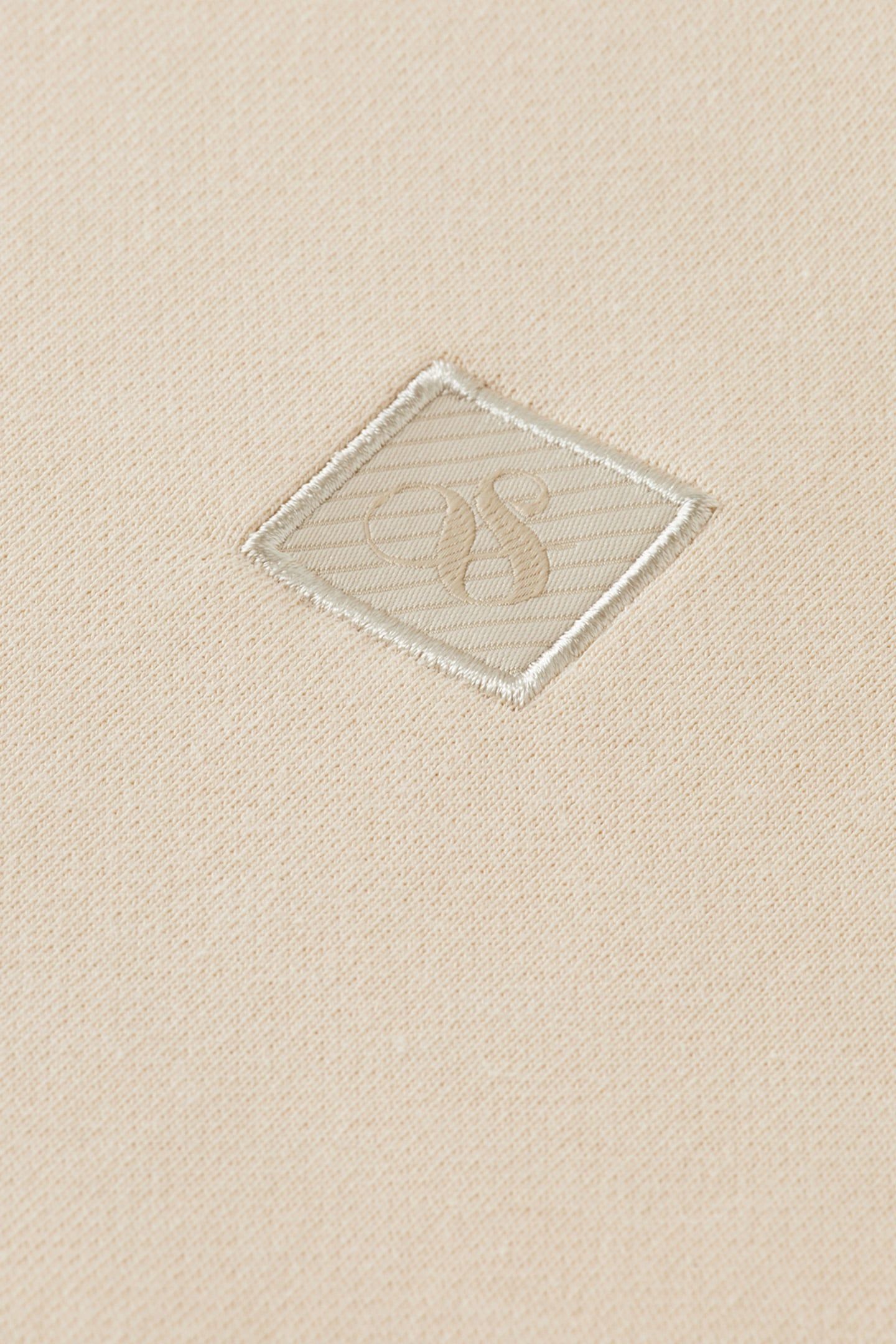 ESSENTIAL LOGO BADGE CREW PARCHMENT 9