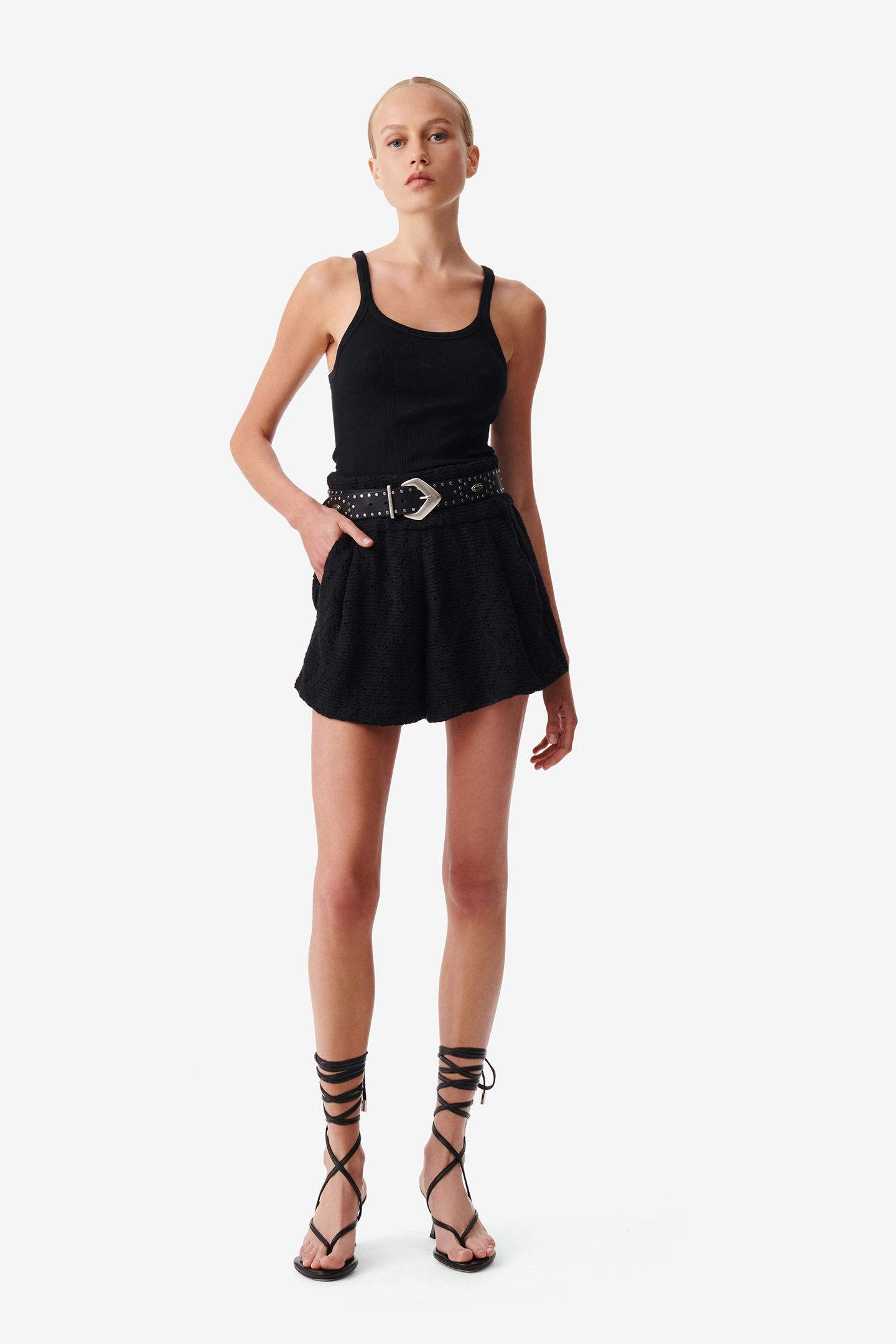 URIKA BLACK 3
