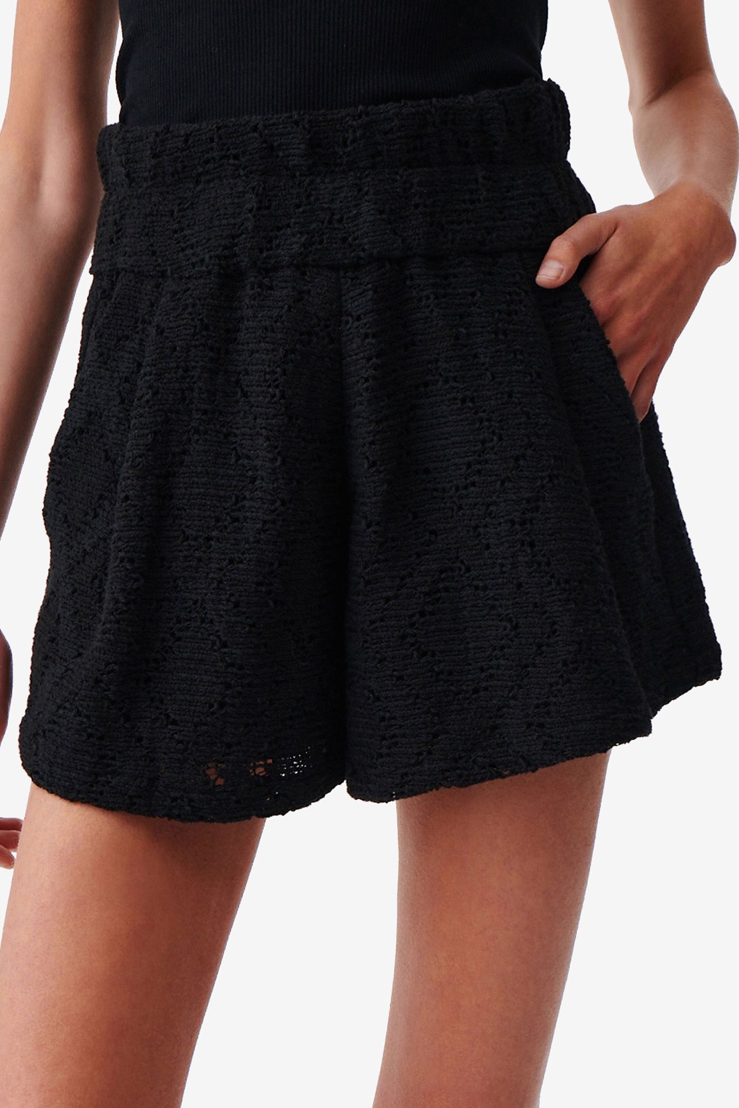 URIKA BLACK 1