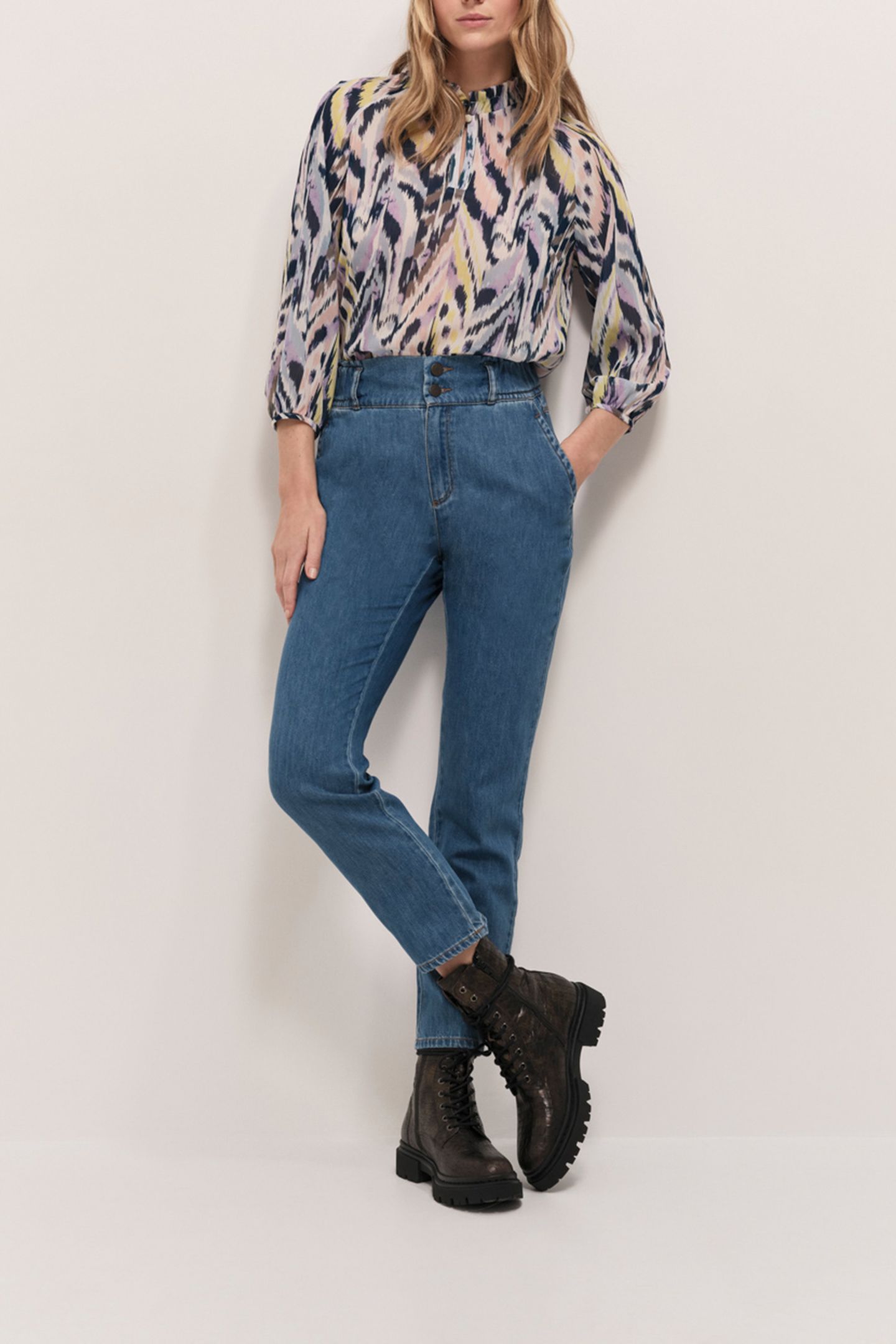 LE THYLANE - MEDIUM WASH CHINO JEANS 2
