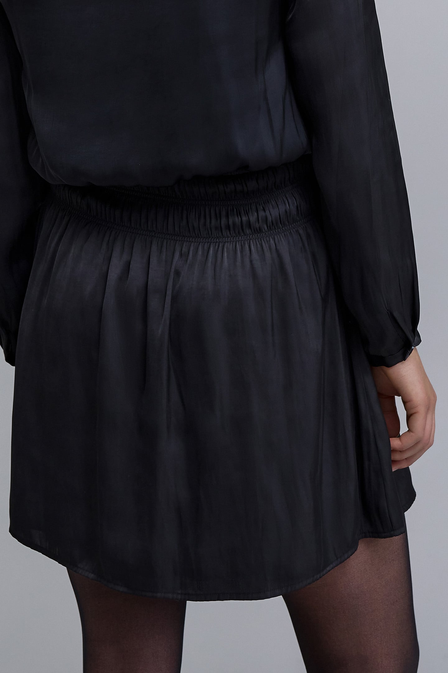 BLACK CRINKLED SMOCKED DRESS 6
