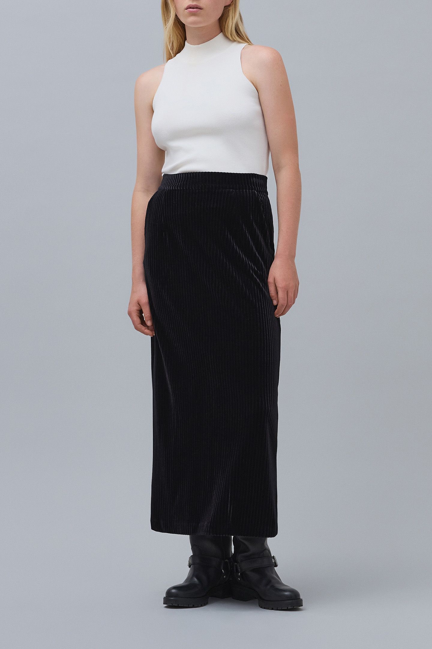 BLACK CORDUROY PENCIL SKIRT 1