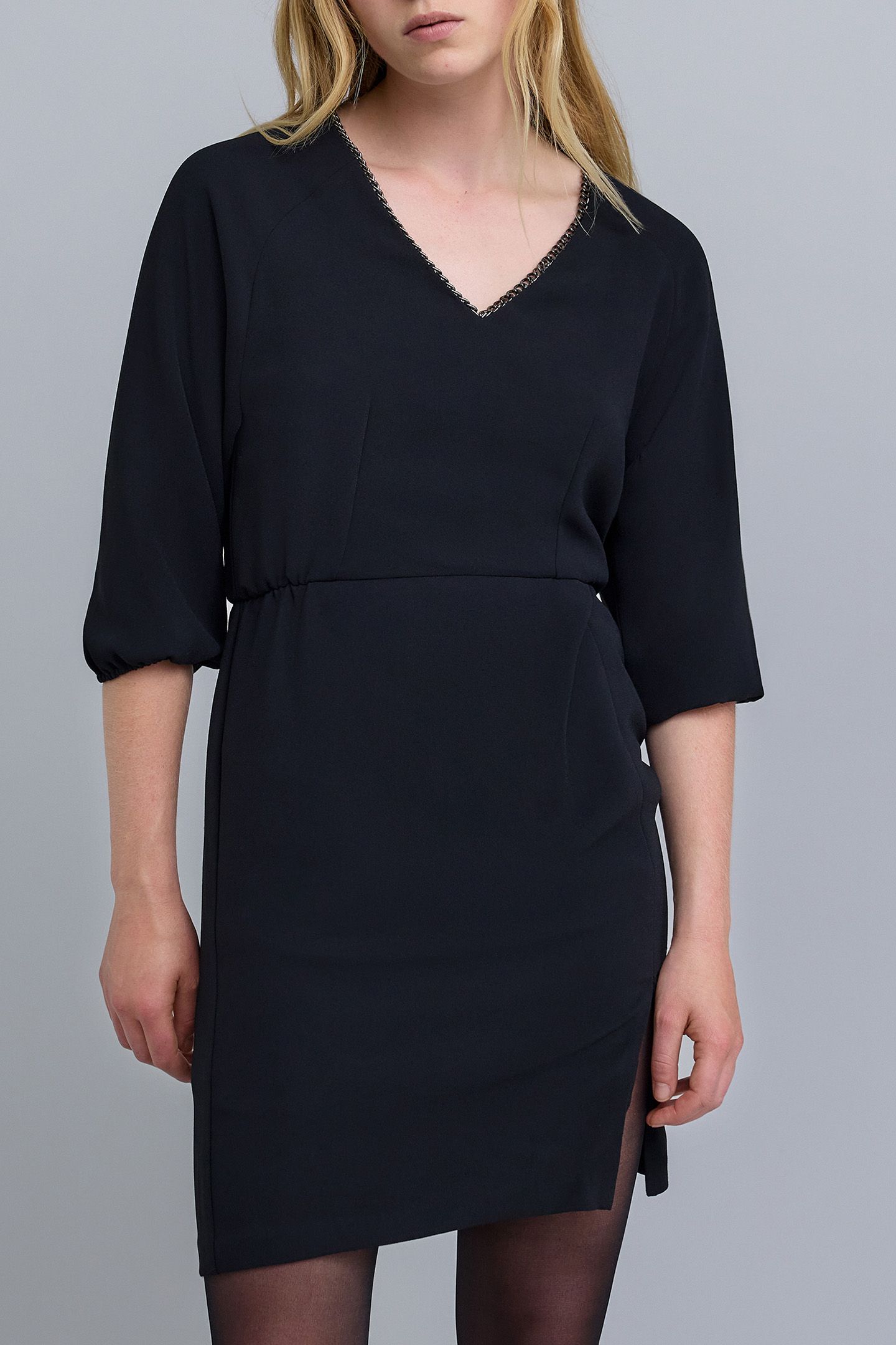 BLACK V-NECK CHAIN DRESS 1