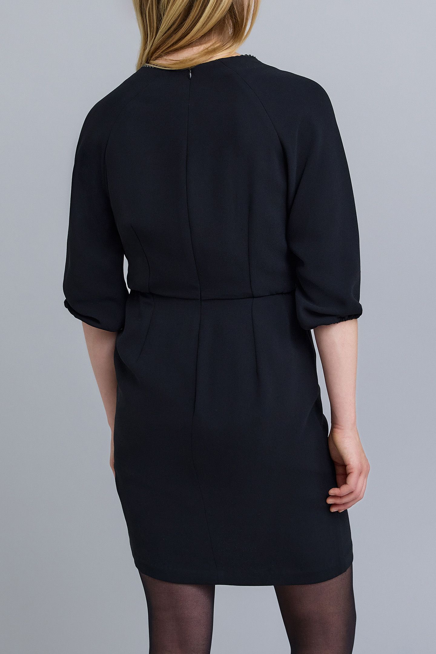 BLACK V-NECK CHAIN DRESS 2