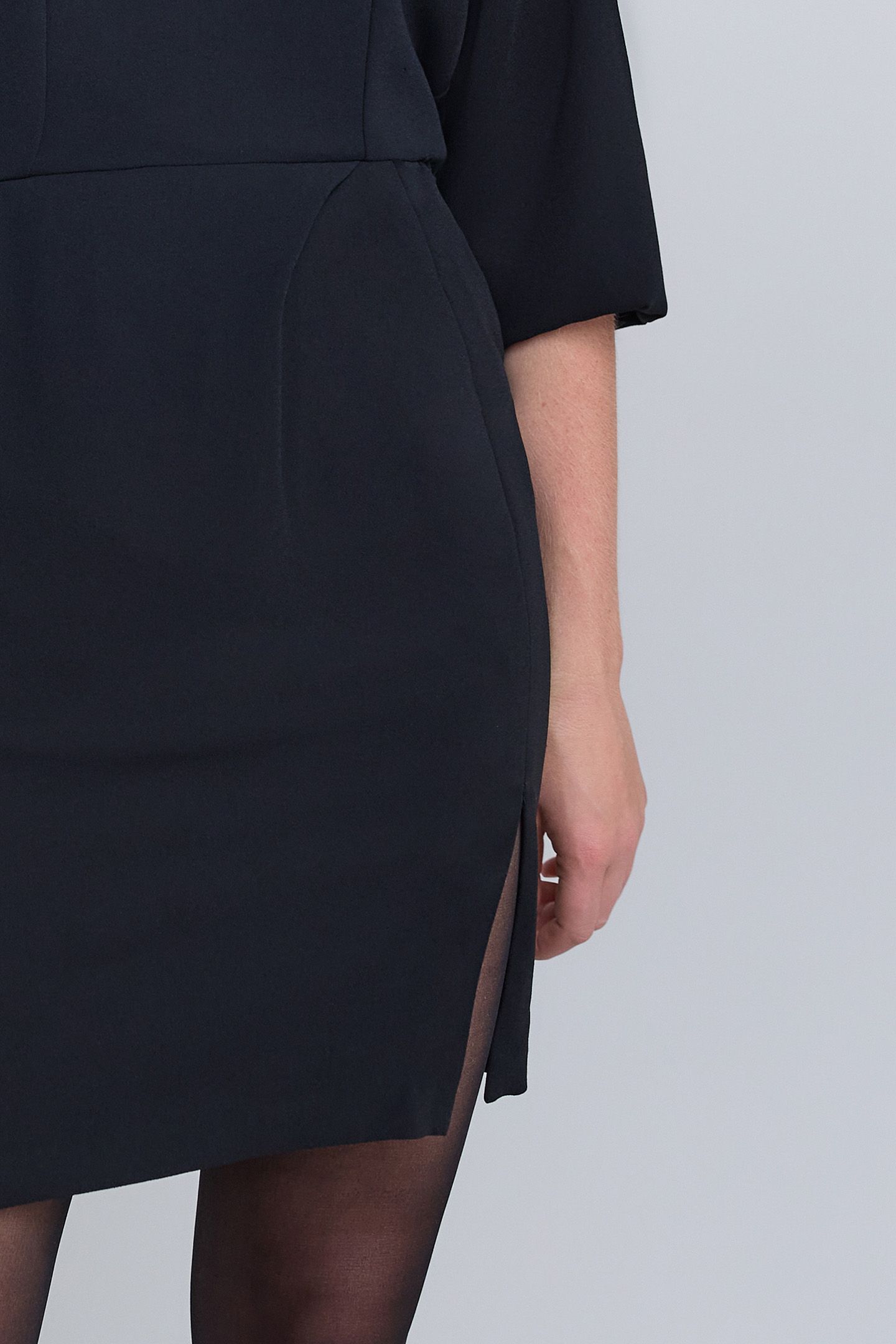 BLACK V-NECK CHAIN DRESS 6