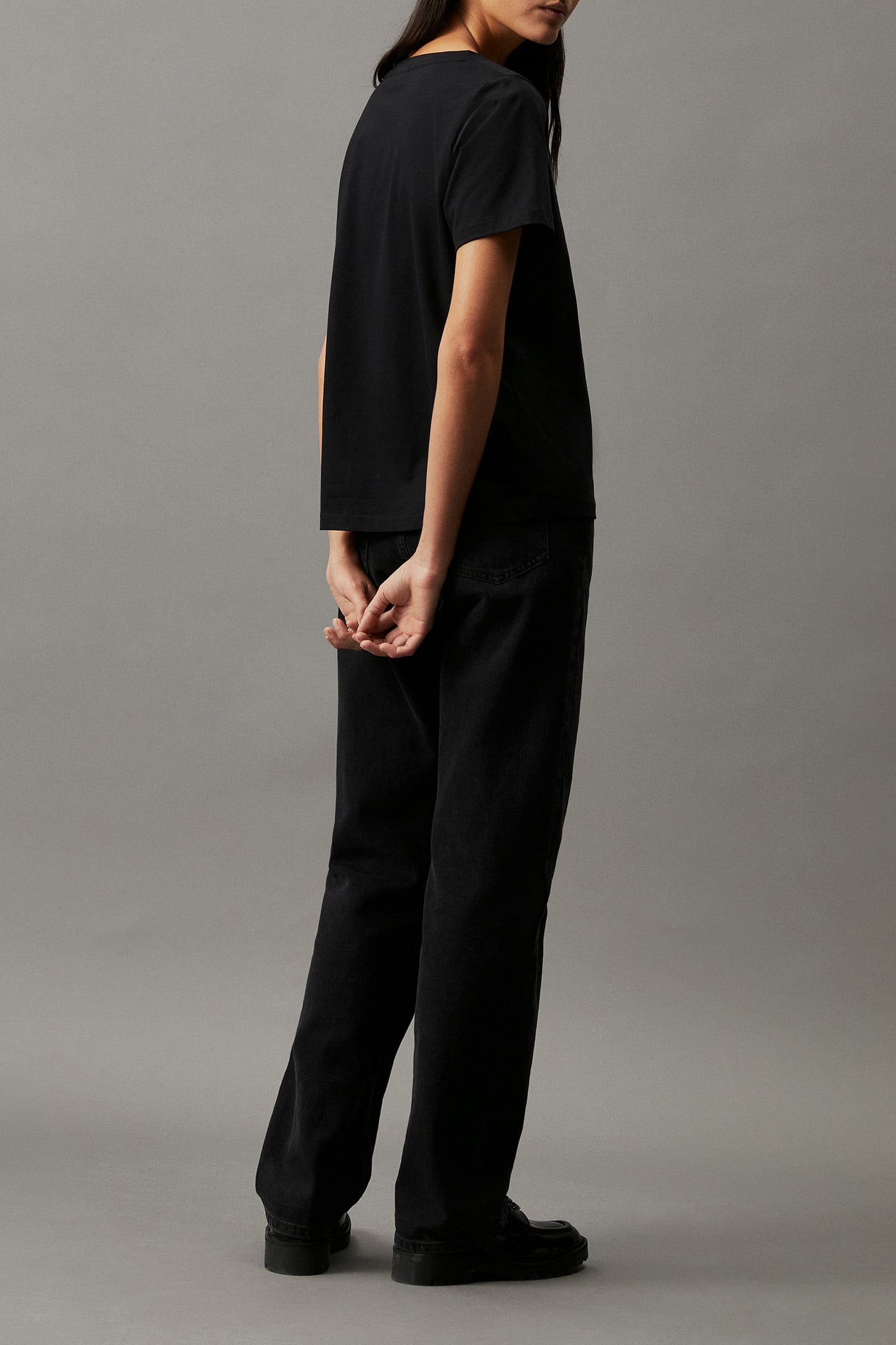 CALVIN KLEIN STANDARD FIT V-NECK T-SHIRT - BLACK 3